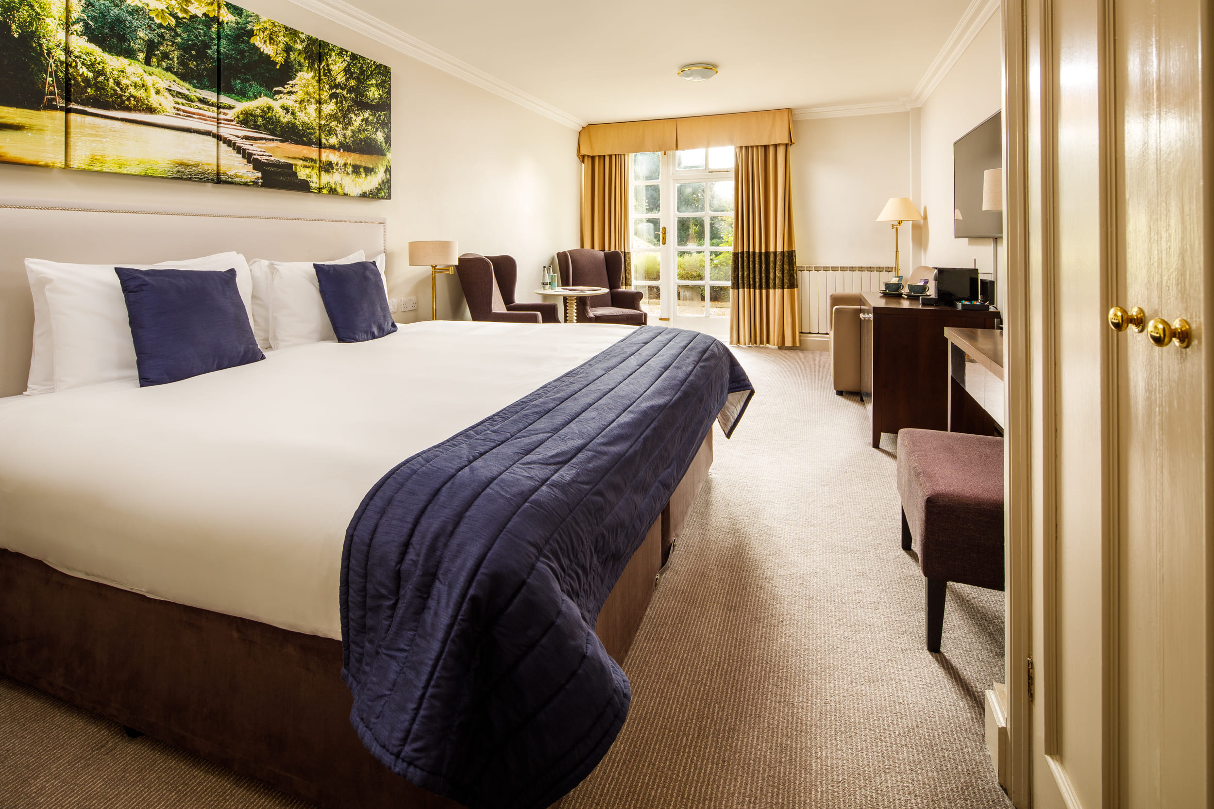 Superior room with Box Hill view